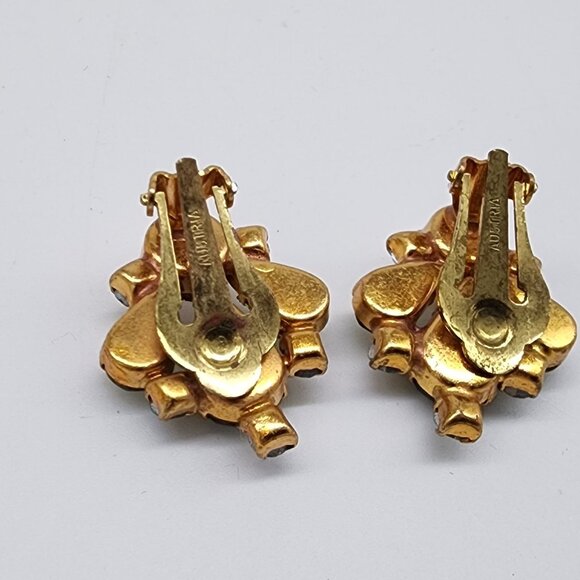 Vintage Austrian Rhinestone Clip-on Earrings on Gold Tone Metal Green and Irides - Picture 9 of 15